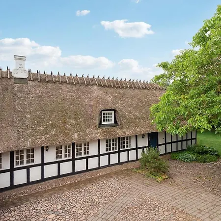 3 Bedroom Amazing In Ferienhaus