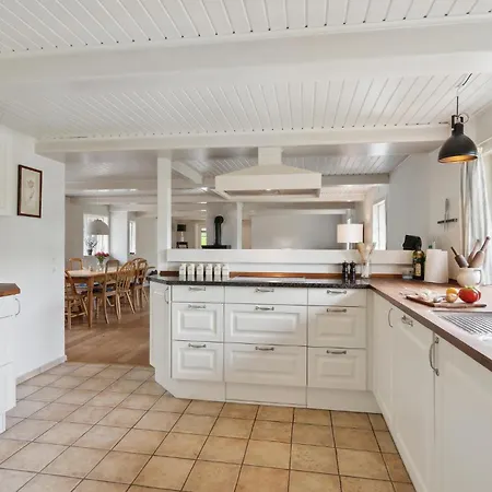 3 Bedroom Amazing In Ferienhaus *